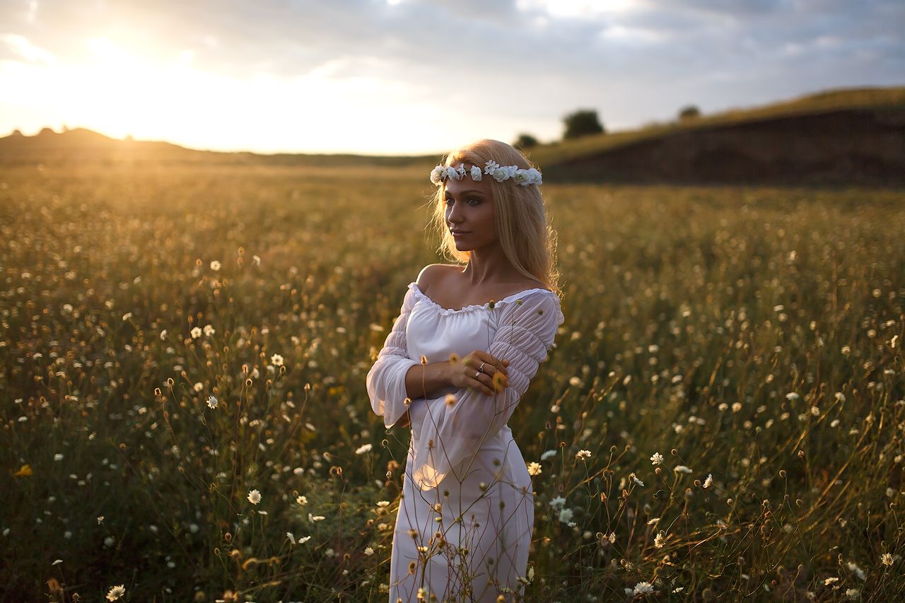 Girls in Slavic costumes in Cantho